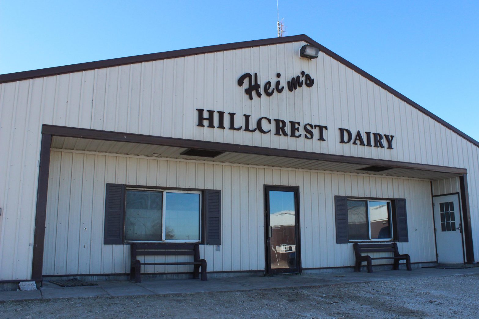 Heim’s Hillcrest Dairy LLC is owned and operated by Jeremy and Scott Heim, along with their parents, Lloyd and Joyce.  They milk about 600 cows and run 1,300 acres in Algoma, Wisconsin.