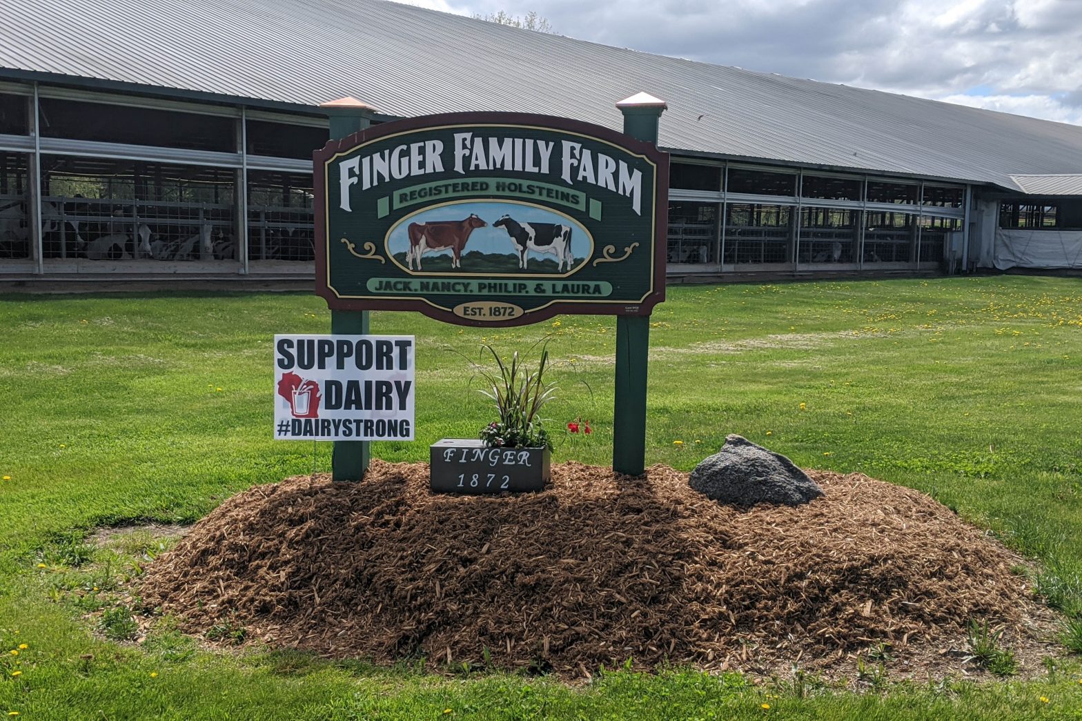 Phil and Laura Finger are fifth-generation owners of Finger Family Farm, LLC in Peshtigo, Wisconsin.  In addition to many other farm responsibilities, Laura works as the farm’s calf manager and does almost all the calf feedings.
